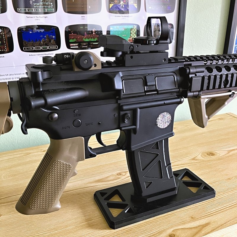 Stojan pro airsoft pušku M4 / AR15 černý