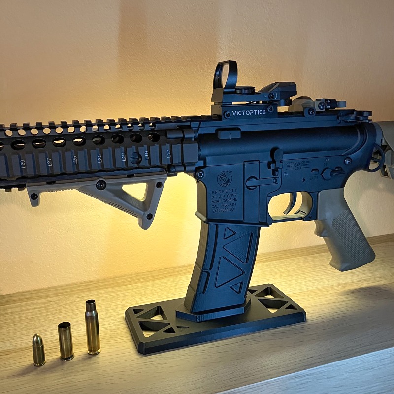 Replika zbraně M4 / M16 / AR15 v interiéru