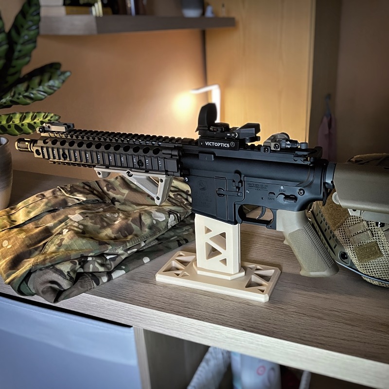 Stojan pro airsoft zbraň M4 / AR15 desert