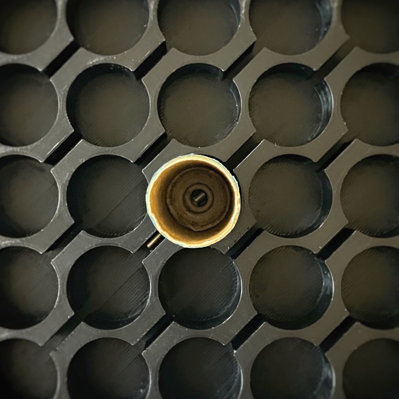 Snadné přebíjení a bezpečné přenášení nábojnic